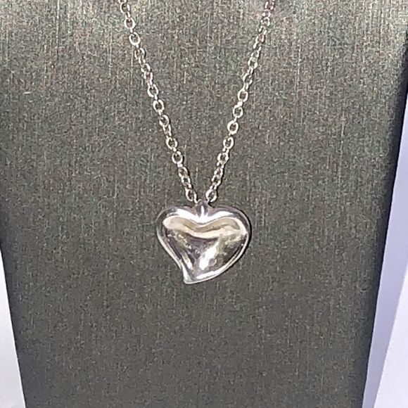Estate Authentic Tiffany & Co Heart Necklace Pendant 925 sterling silver - Picture 1 of 2